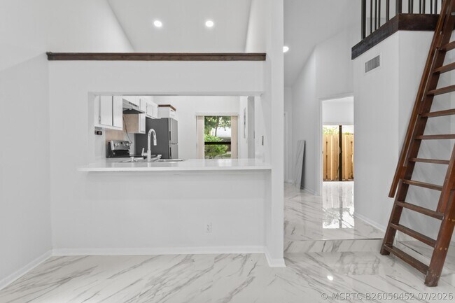 Building Photo - 1400 NW 9th Ave
