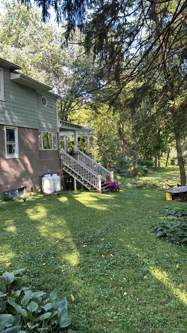 Building Photo - Riverfront home in a quiet spot, 3 acres, ...