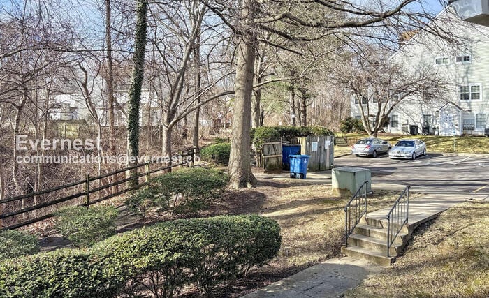 Building Photo - 1011 Fallcrest Ct