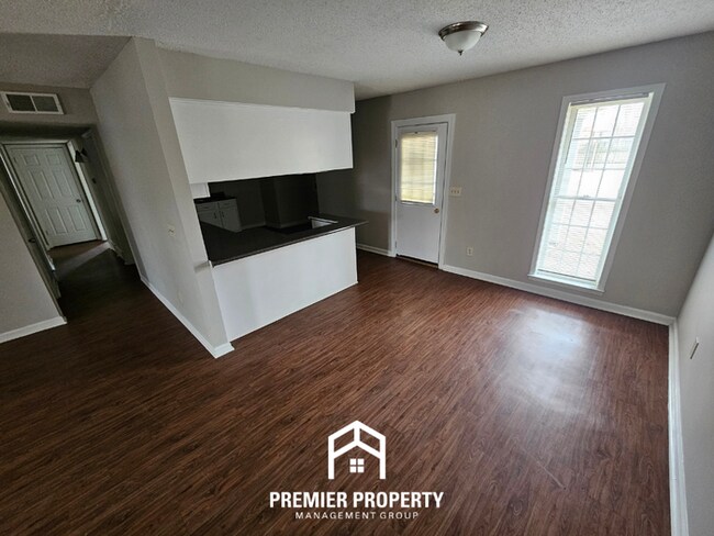 Building Photo - 6622 Amersham Dr