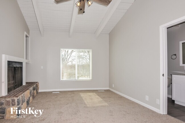 Building Photo - 11 St Valery Ct