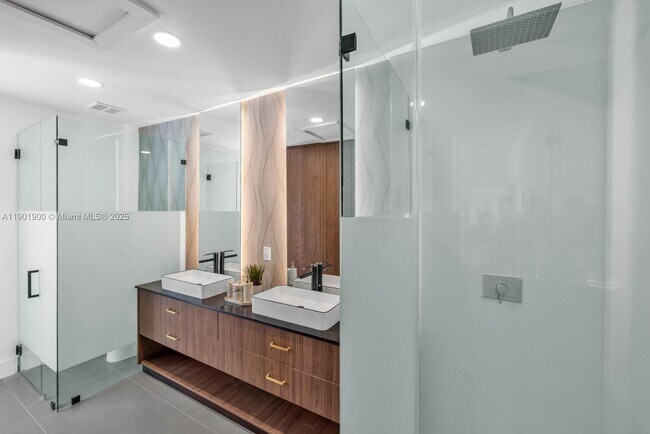 Building Photo - 901 NW 7th Street Rd