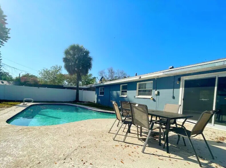 Backyard - 1078 58th Ave S