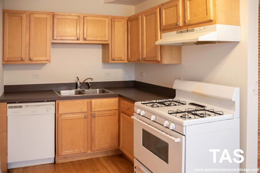 Building Photo - 4861 N Hermitage Ave