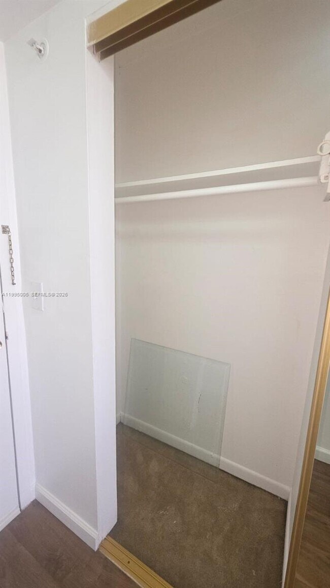 Building Photo - 2350 NE 135th St