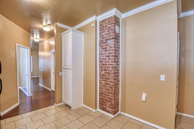 Building Photo - 464 College