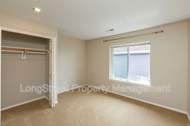 Building Photo - 8996 SE Bristol Park Dr