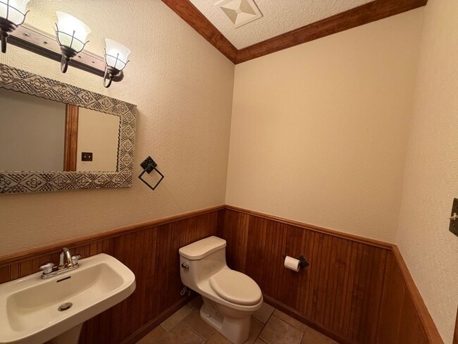 Building Photo - Beautiful 3 Bedroom Single Story Custom Home Plus Office Available Near Tramway Blvd NE & I-40!