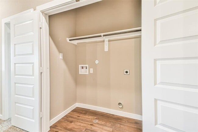 Building Photo - Modern 3-Bedroom Duplex with Granite Counters, Private Yard, and Prime Location