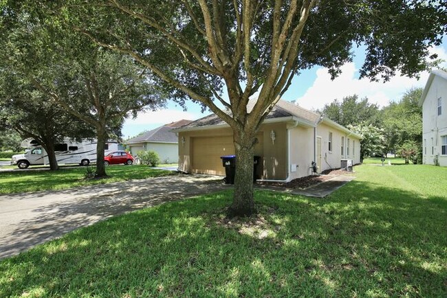 Building Photo - Spacious 3/2 Home located in Summerport Co...