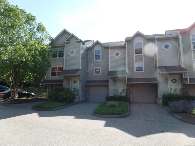 Building Photo - 19 Hawthorne Dr