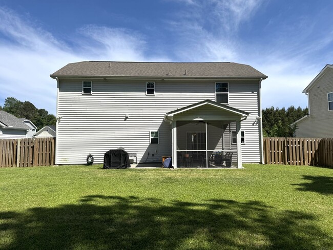 Building Photo - Beautiful home! Minutes to Surf City!