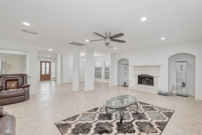 Building Photo - 14802 Dorray Ln
