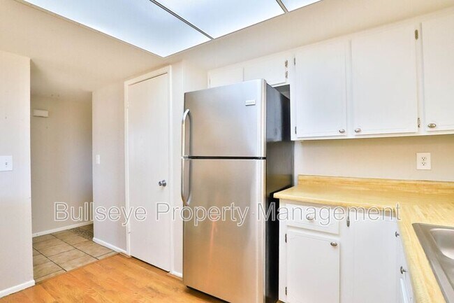 Building Photo - 331 W Pinon Ave