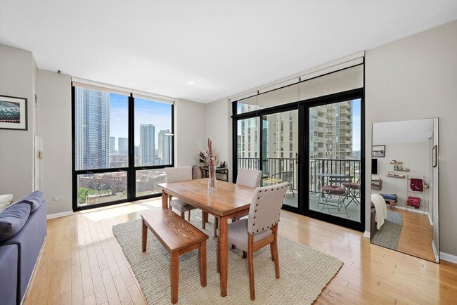 Primary Photo - 435 W Erie St