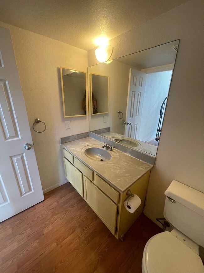 Building Photo - Point Loma 3 Bedroom 2 1/2 Bath Loft Style Townhome