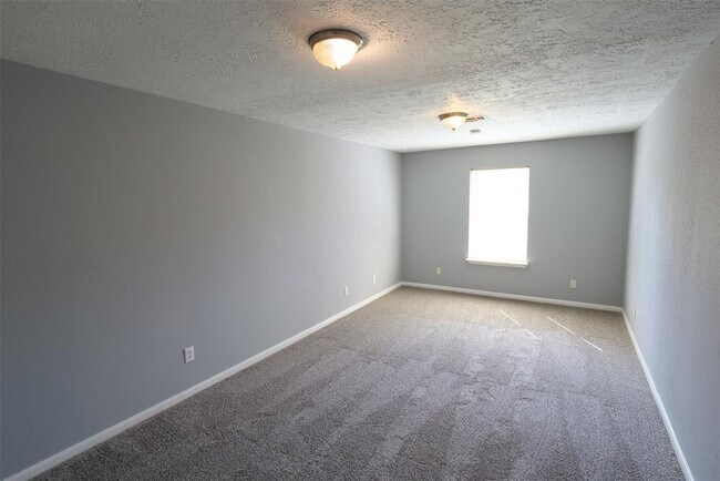 Building Photo - 16423 Quailynn Dr