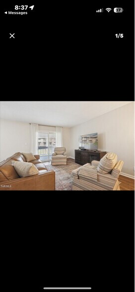 Building Photo - 24204 Woodridge Cir
