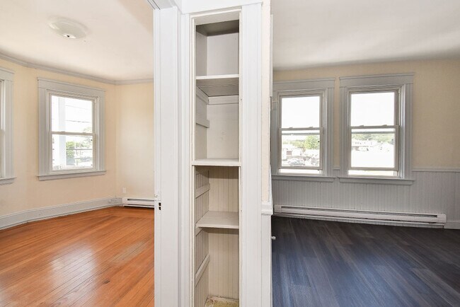 Building Photo - 979 Mineral Spring Ave