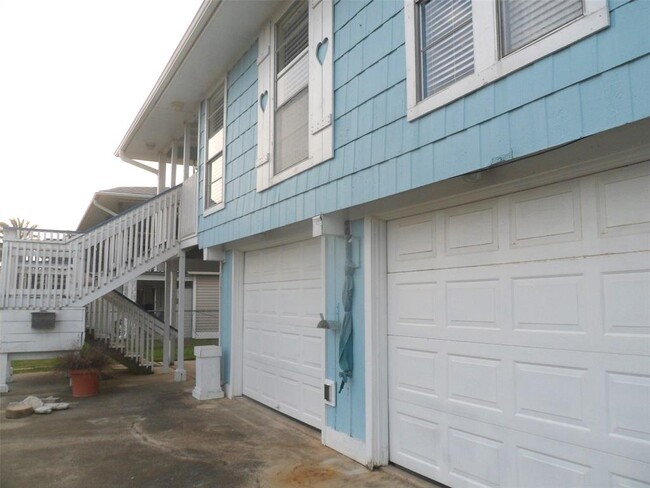 Building Photo - 1104 Redfish St
