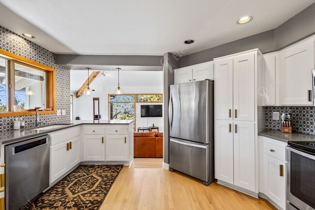 Building Photo - Unfurnished - 5BR - 3.5BA Forest Retreat in Northwest Bend