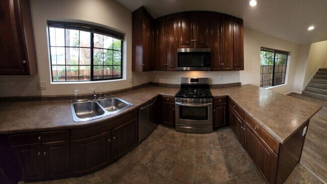 Building Photo - LOCATION-CLOSE PROXIMITY TO POLY CAMPUS