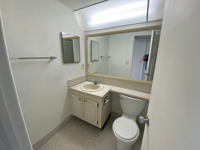 Building Photo - 209 Norwich I