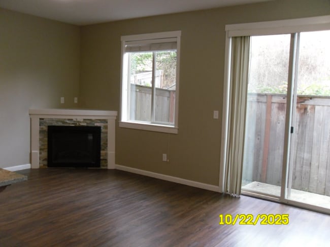 Building Photo - 4300 NE 34th Cir