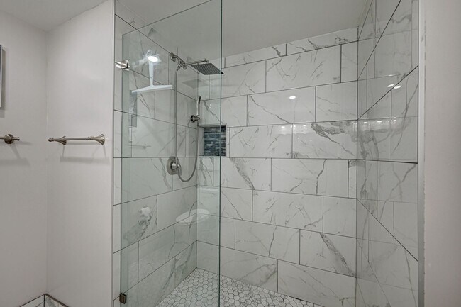 Building Photo - 1 Bedroom Furnished Condo in Lake Las Vegas