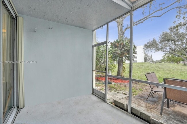 Building Photo - 9451 Live Oak Pl