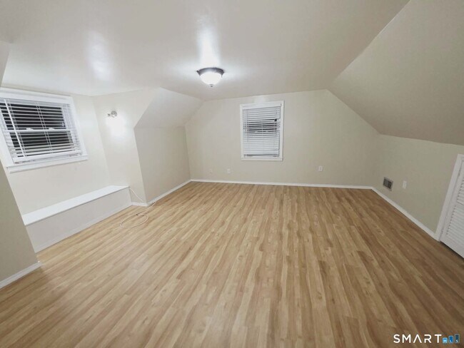 Building Photo - 271 Gaylord Dr