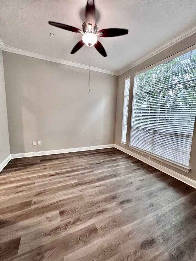 Building Photo - 5353 Memorial Dr