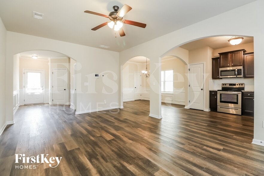 Building Photo - 5768 Woodside Crossing