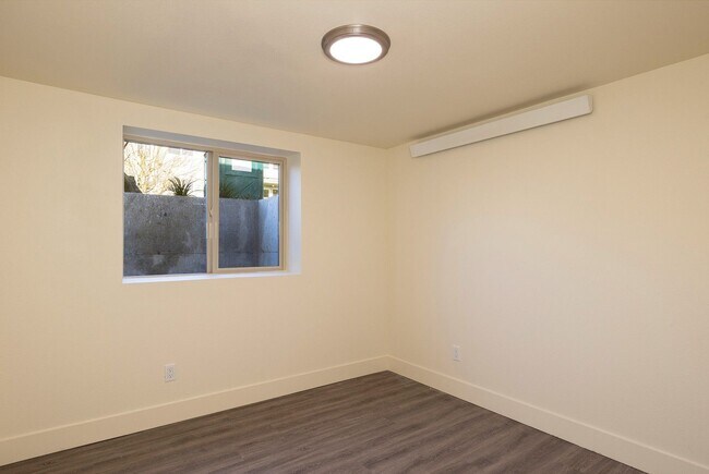 Building Photo - Brand New 3 Bed w Private Patio! - BRK 5822