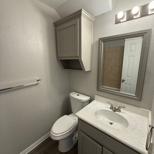 Building Photo - $500 Off 1st Full Month!* All Utilities In...