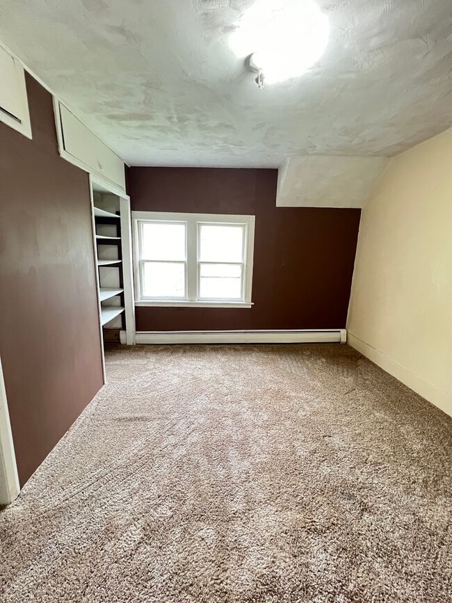 Building Photo - AVAILABLE JUNE - Large 3 Bedroom, 2 Bathroom Home in Billings Park