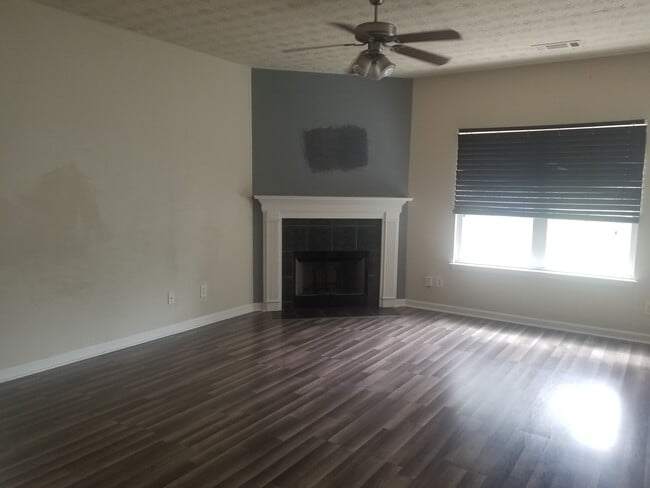 Building Photo - 545 Providence Run Way