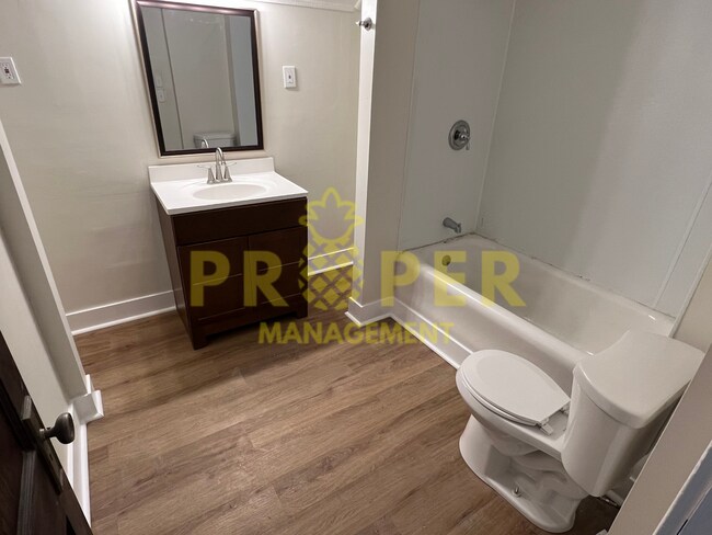 Building Photo - 2 bedroom 1.5 bathroom house for rent