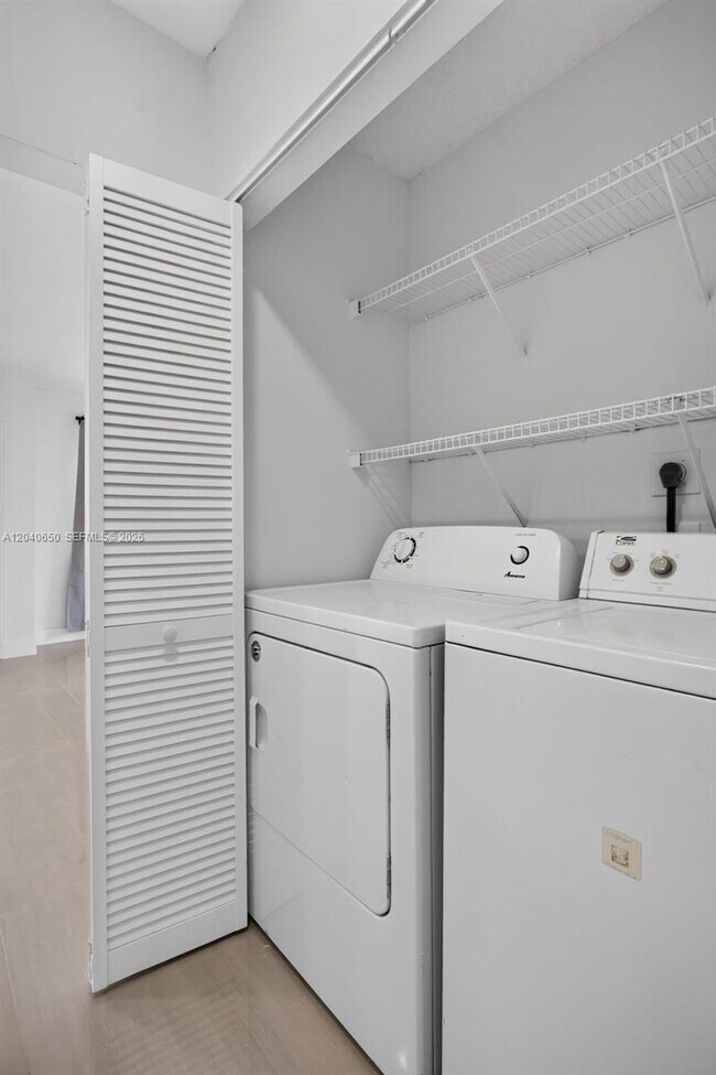 Building Photo - 2830 Coral Springs Dr