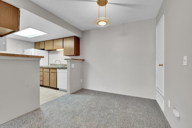 Building Photo - $1,445.95 - 2 Bed, 2 Bath Condo in Denver with In-Unit Laundry!