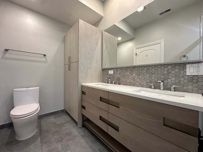 Building Photo - 2402 W McLean Ave