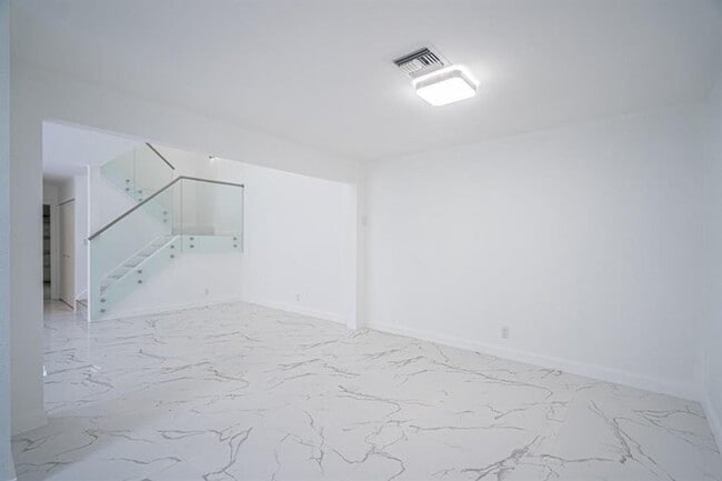 Building Photo - 5536 Eton Ct