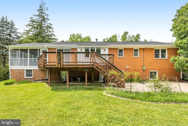 Building Photo - 1023 Westbriar Dr NE
