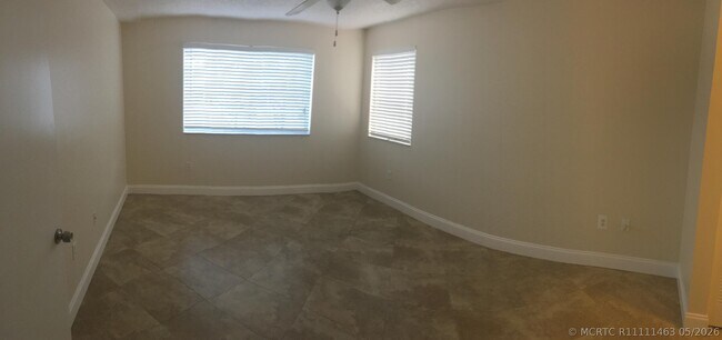 Building Photo - 1721 Village 303 Blvd