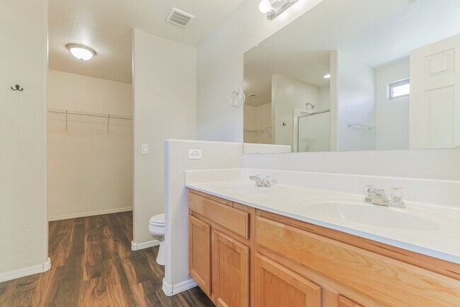 Building Photo - 2297 E Meadow Chase Dr