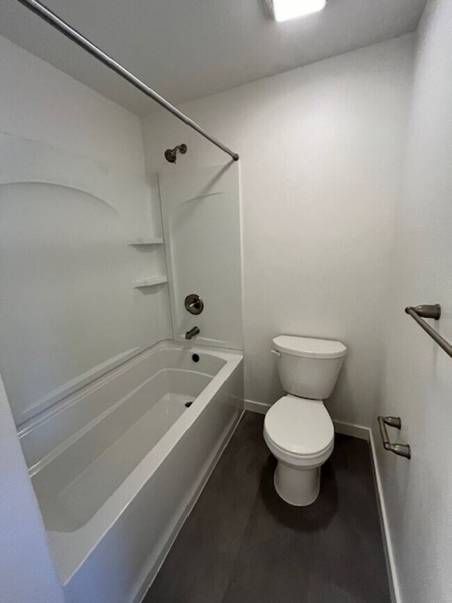 Building Photo - 3 Bedroom 2 Bath Forest Grove OR