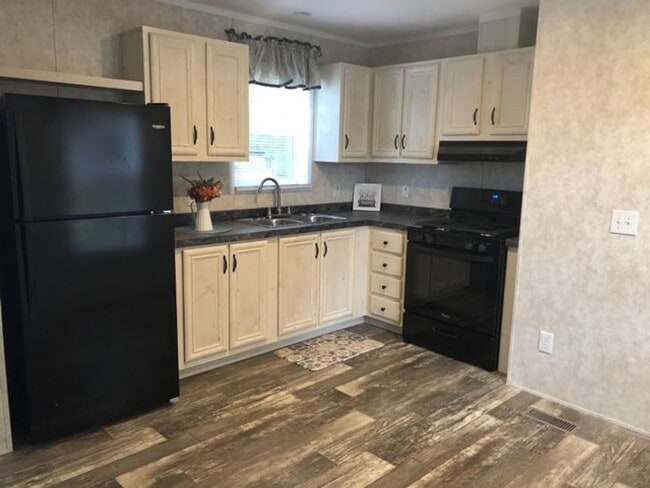Building Photo - Marybelle Estates MHC