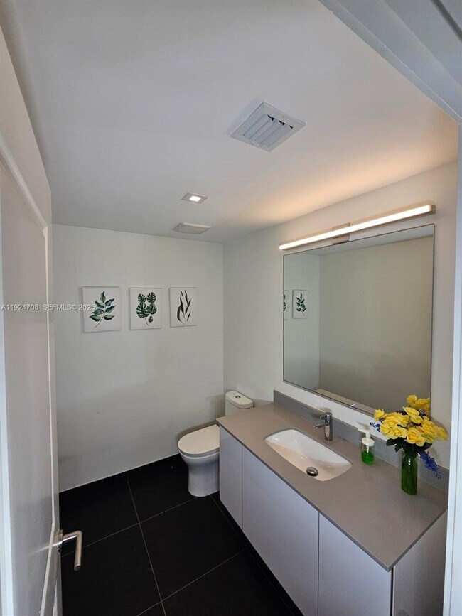 Building Photo - 1600 NE 1st Ave