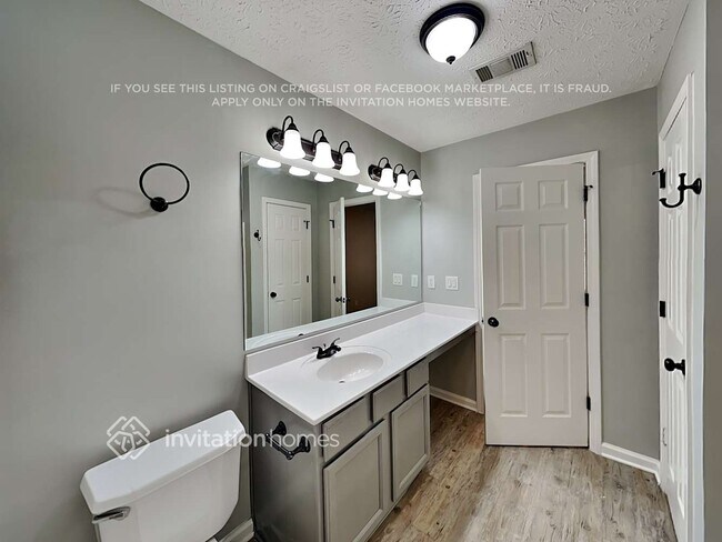 Building Photo - 428 Crested View Dr