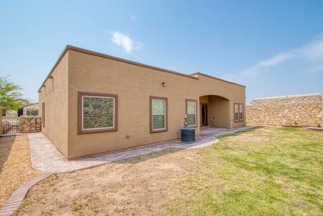 Building Photo - FOR SALE OR FOR RENT 12053 SILVER CROWN RO...